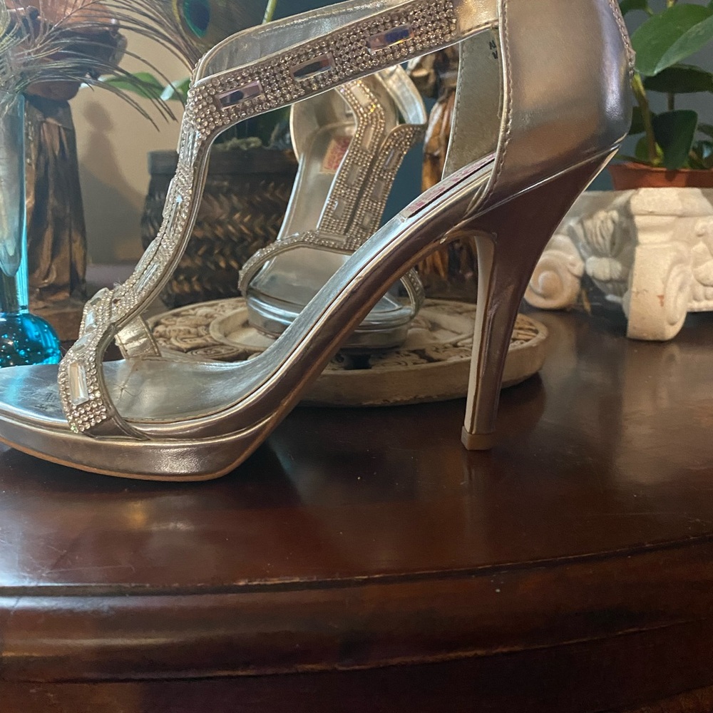 Dolce by mojo moxy size 10